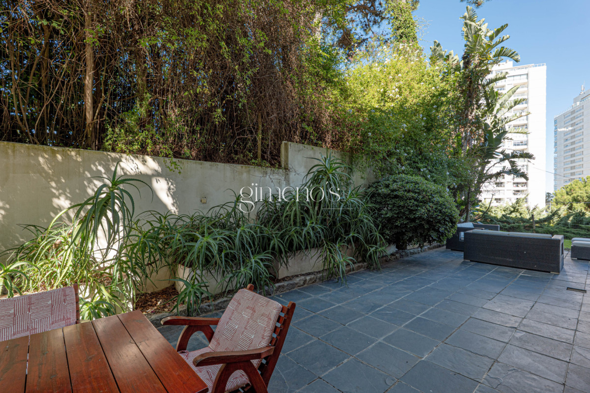 Apartamento ID.1141 - Apartamento en Venta 3 Dormitorios - Patio y Prrillero de uso exclusivo - Punta del Este - Playa Mansa