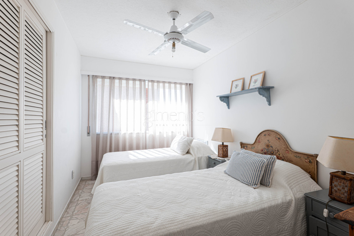 Apartamento ID.1079 - Apartamento en Venta 3 Dormitorios y Dependencia Playa Mansa Punta del Este