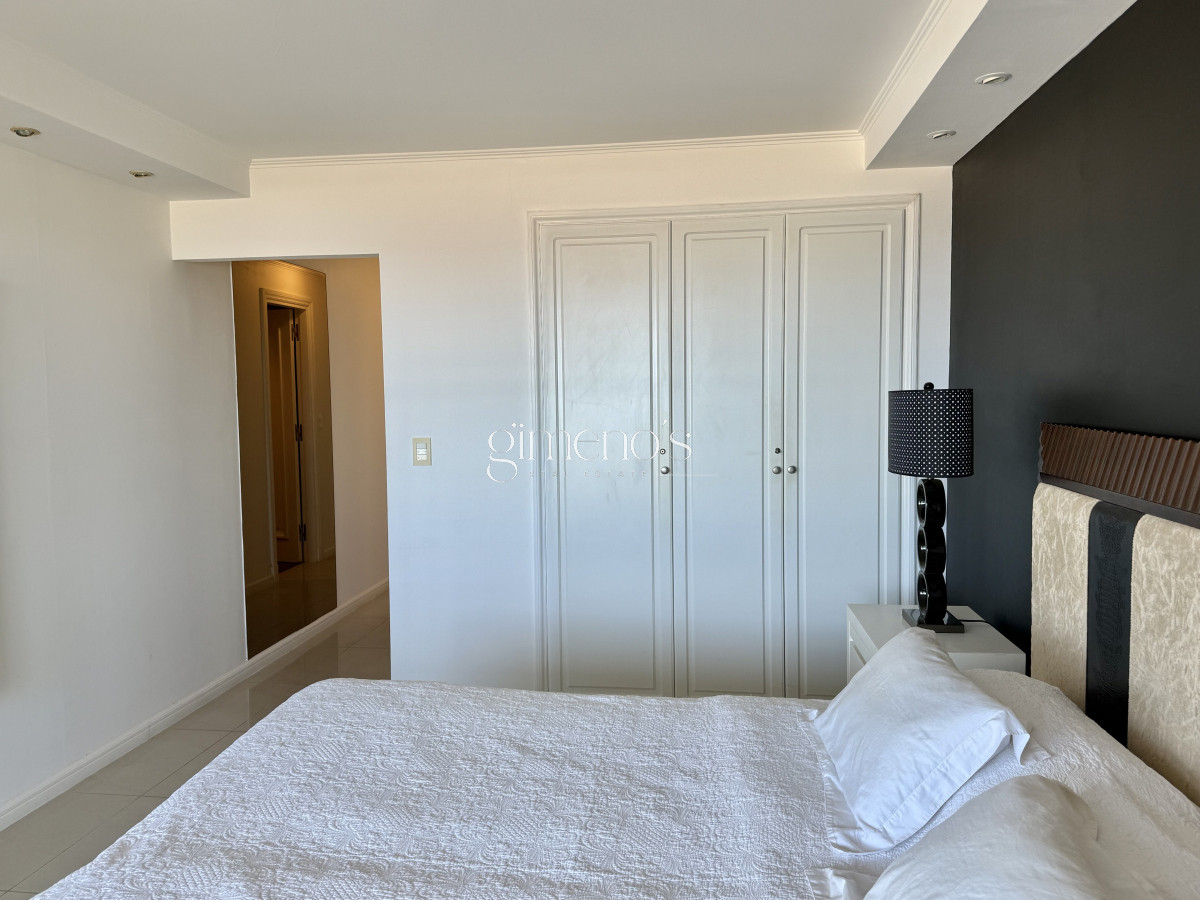 Apartamento ID.90 - Venta apartamento 3 suites mas dependencia completa, Punta del Este, Edificio IMPERIALE 