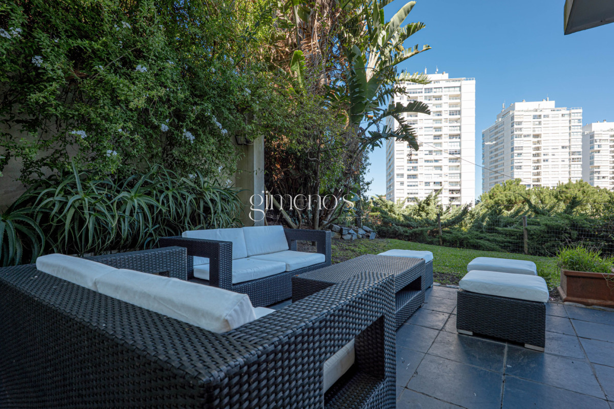 Apartamento ID.1141 - Apartamento en Venta 3 Dormitorios - Patio y Prrillero de uso exclusivo - Punta del Este - Playa Mansa