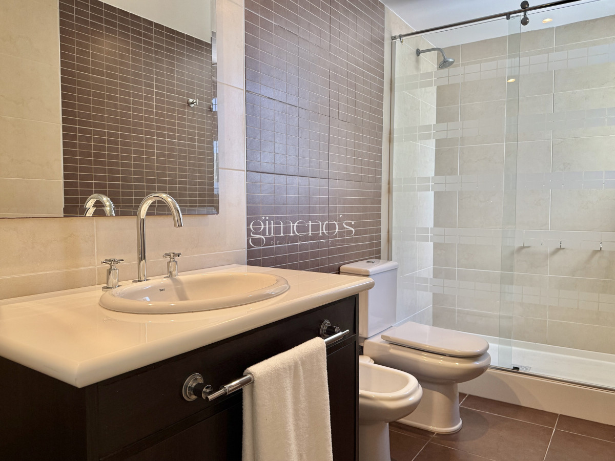 Apartamento ID.90 - Venta apartamento 3 suites mas dependencia completa, Punta del Este, Edificio IMPERIALE 