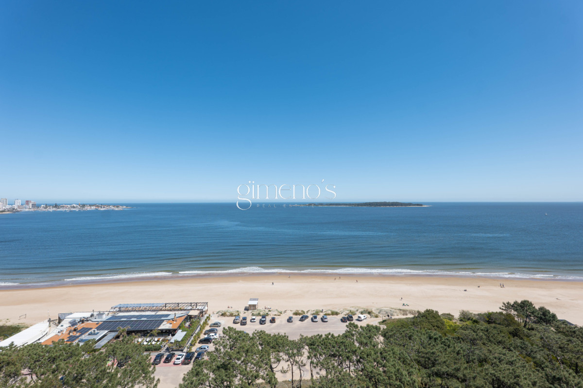 Apartamento ID.1079 - Apartamento en Venta 3 Dormitorios y Dependencia Playa Mansa Punta del Este