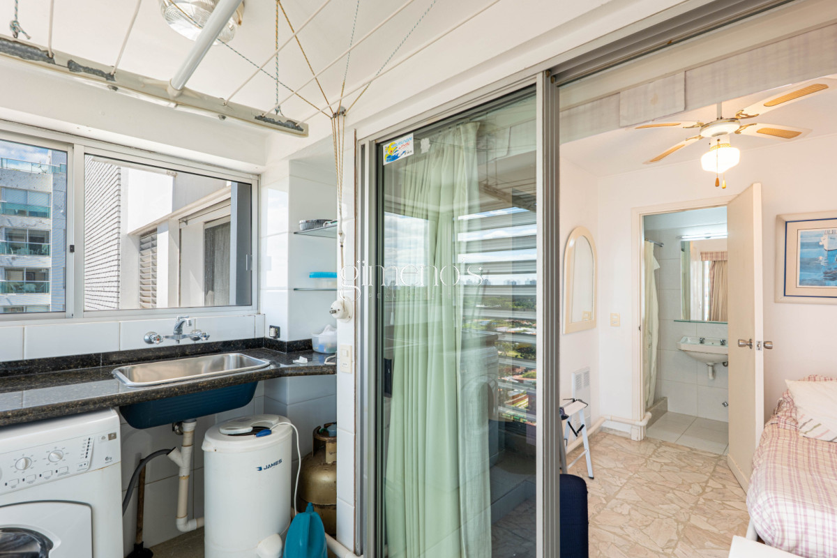 Apartamento ID.593 - Apartamento en Venta 3 Dormitorios - Playa Mansa- Punta del Este