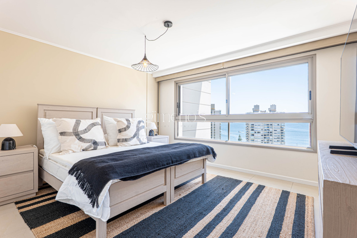 Apartamento ID.808 - Apartamento Semipiso de 4 Dormitorios en Venta - Punta del Este -Playa  Brava