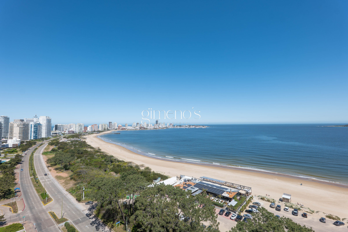 Apartamento ID.1079 - Apartamento en Venta 3 Dormitorios y Dependencia Playa Mansa Punta del Este