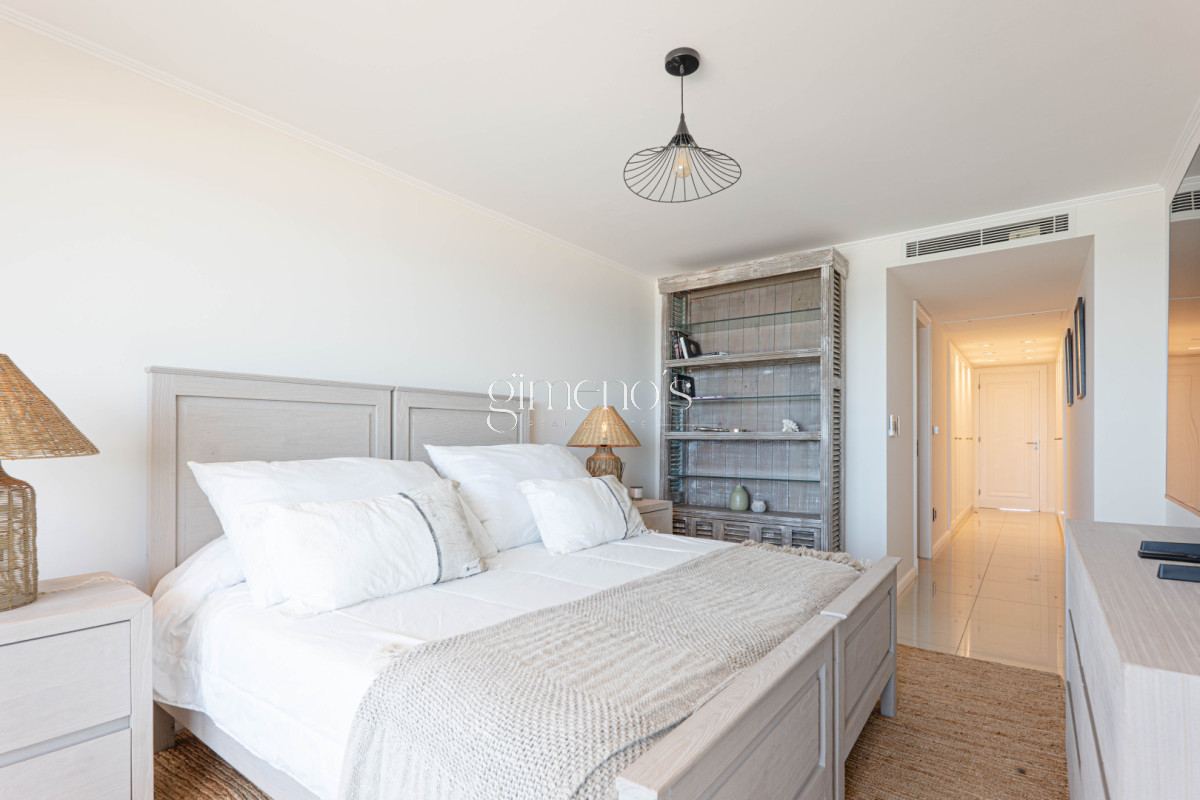 Apartamento ID.808 - Apartamento Semipiso de 4 Dormitorios en Venta - Punta del Este -Playa  Brava