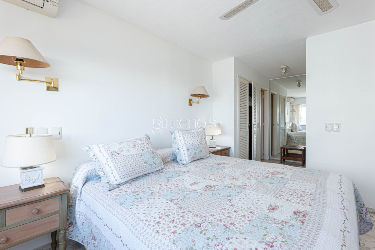 Apartamento ID.1079 - Apartamento en Venta 3 Dormitorios y Dependencia Playa Mansa Punta del Este