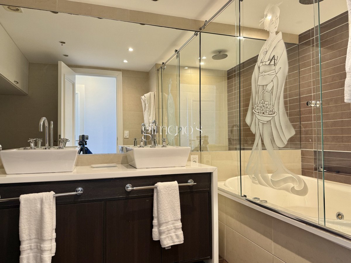 Apartamento ID.90 - Venta apartamento 3 suites mas dependencia completa, Punta del Este, Edificio IMPERIALE 