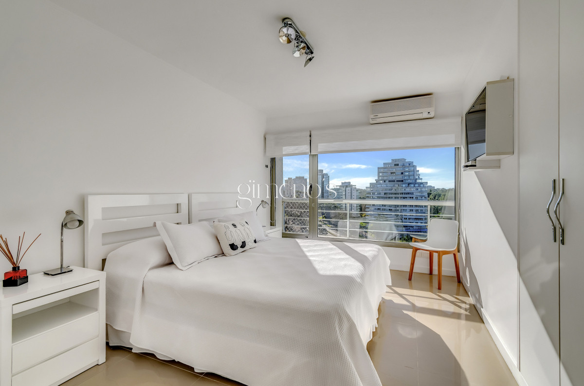 Apartamento ID.112 - Venta Apartamento 3 Dormitorios - Punta del Este - Playa Brava 