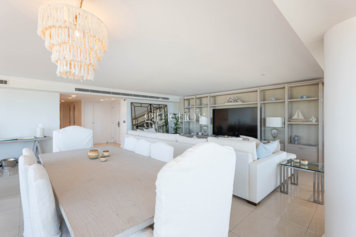 Apartamento ID.808 - Apartamento Semipiso de 4 Dormitorios en Venta - Punta del Este -Playa  Brava