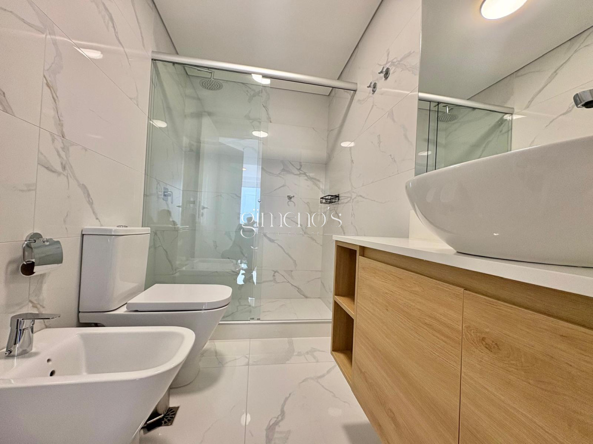 Apartamento ID.662 - Apartamento en alquiler temporario, 3 Dormitorios, Mansa- Punta del Este