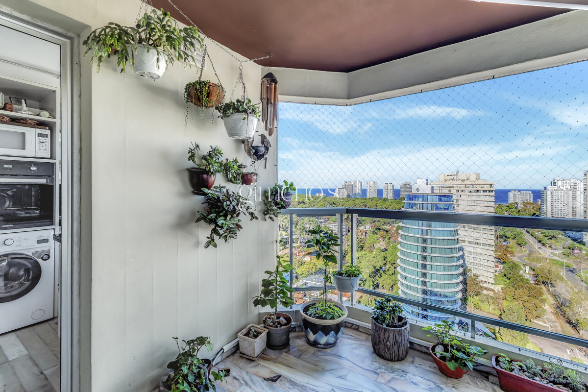 Apartamento ID.12 - Venta Apartamento 3 Dormitorios con Parrillero propio, Punta del Este, Roosevelt
