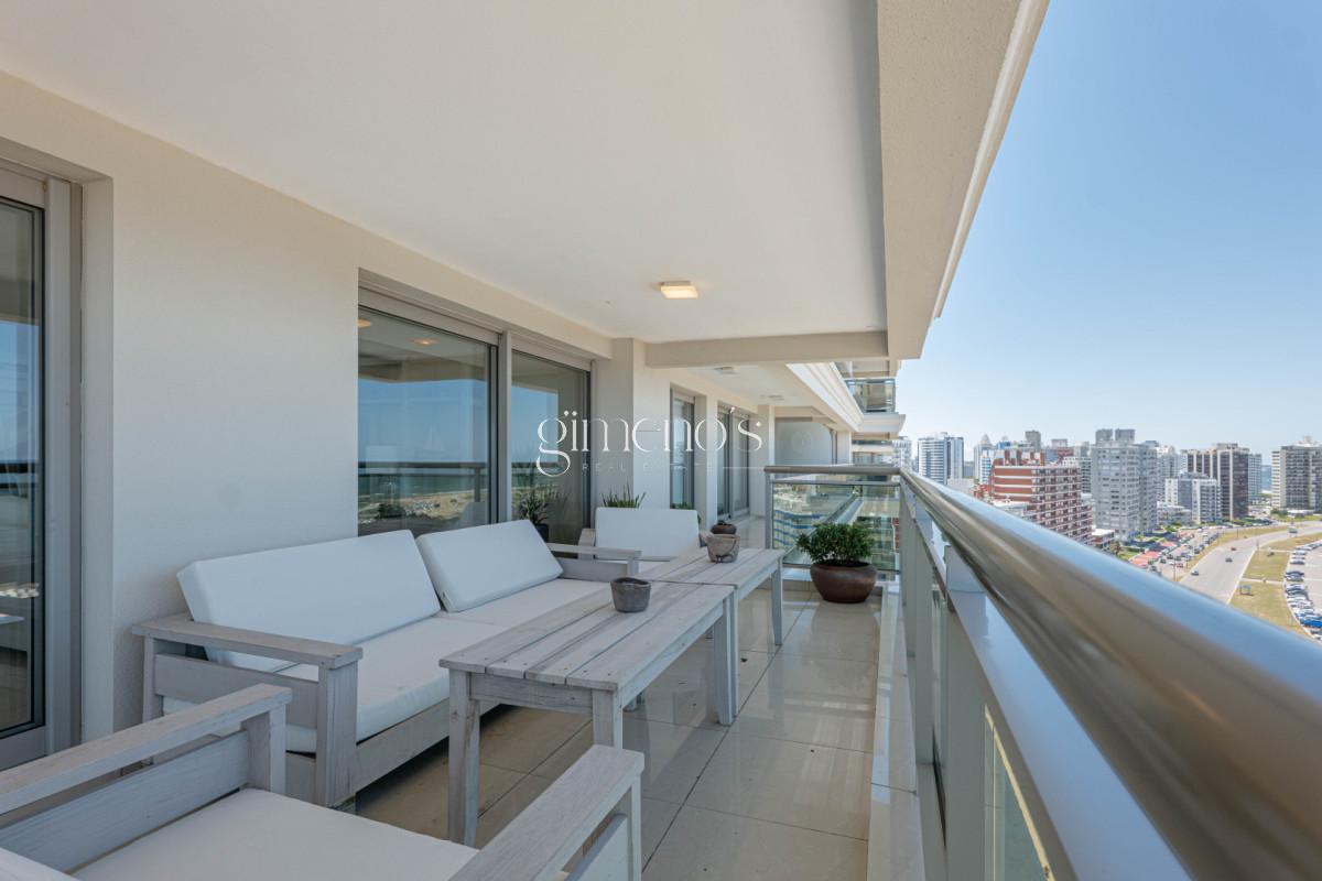 Apartamento ID.808 - Apartamento Semipiso de 4 Dormitorios en Venta - Punta del Este -Playa  Brava