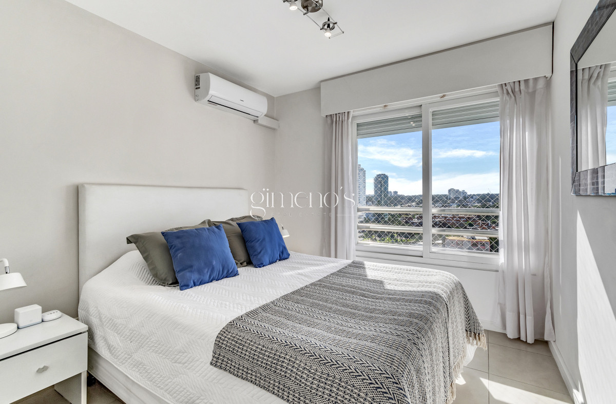 Apartamento ID.128 - Apartamento de 3 dormitorios en alquiler de Verano , Punta del Este , Playa Brava