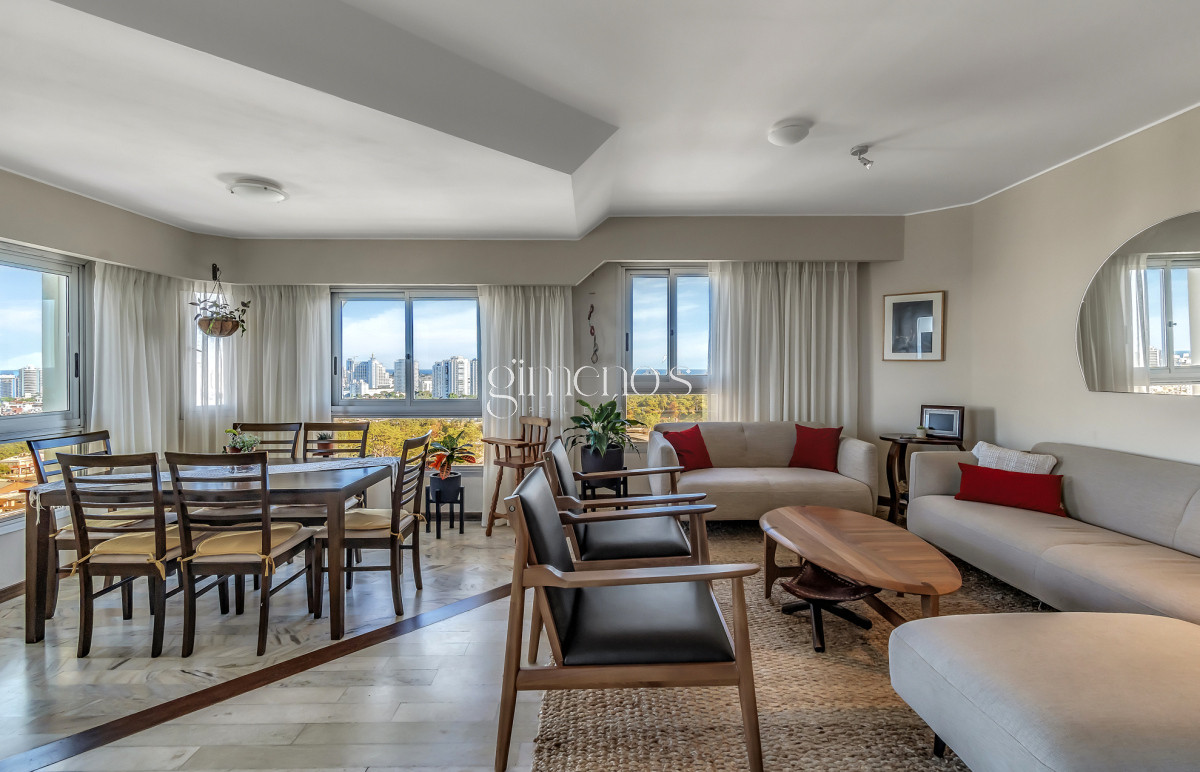 Apartamento ID.12 - Venta Apartamento 3 Dormitorios con Parrillero propio, Punta del Este, Roosevelt