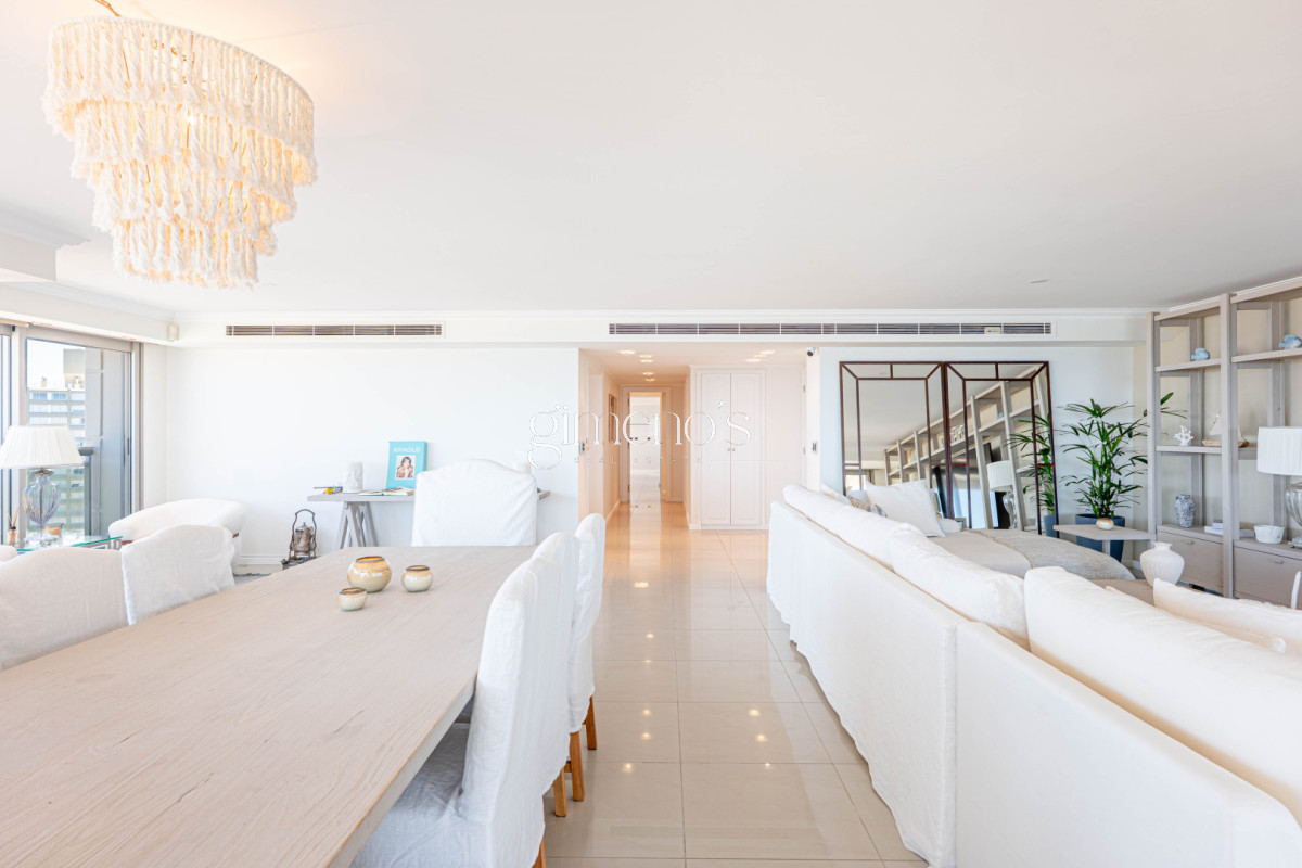 Apartamento ID.808 - Apartamento Semipiso de 4 Dormitorios en Venta - Punta del Este -Playa  Brava