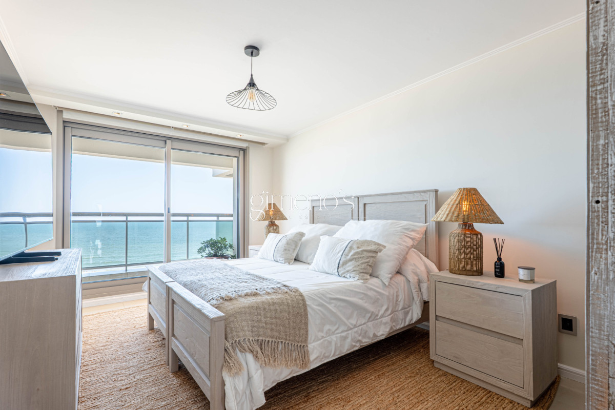 Apartamento ID.808 - Apartamento Semipiso de 4 Dormitorios en Venta - Punta del Este -Playa  Brava