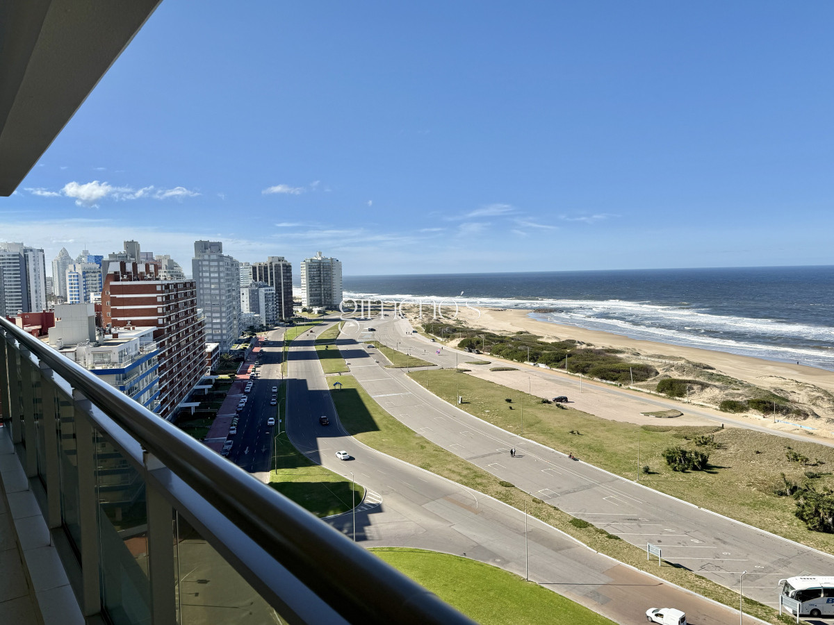 Apartamento ID.91 - Venta apartamento 3 suites mas dependencia completa, Punta del Este, Edificio IMPERIALE l