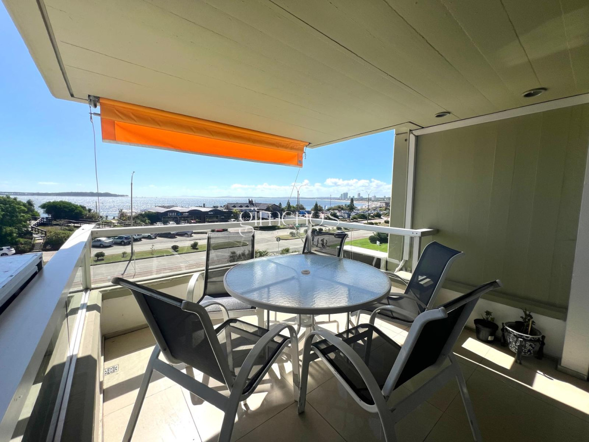 Apartamento ID.60 - Apartamento en Venta Primera Linea Playa Mansa 3 dormitorios