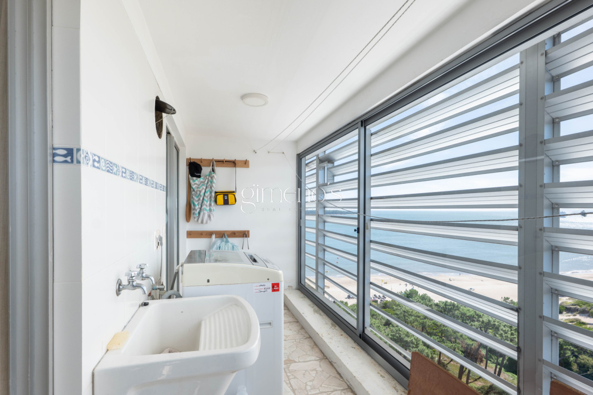 Apartamento ID.1079 - Apartamento en Venta 3 Dormitorios y Dependencia Playa Mansa Punta del Este