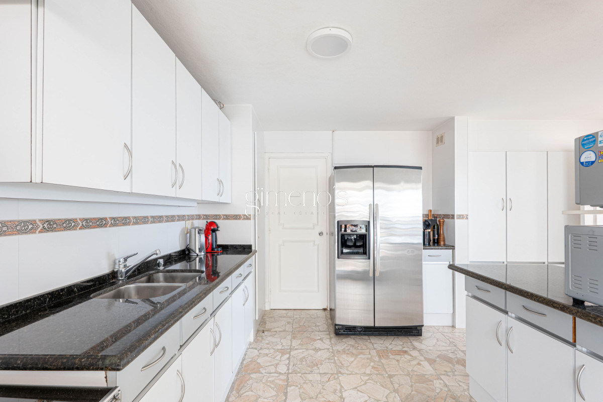 Apartamento ID.1079 - Apartamento en Venta 3 Dormitorios y Dependencia Playa Mansa Punta del Este