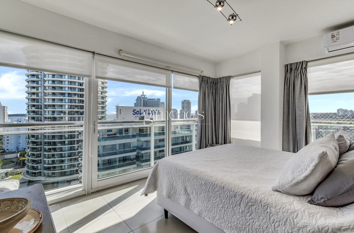 Apartamento ID.128 - Apartamento de 3 dormitorios en alquiler de Verano , Punta del Este , Playa Brava