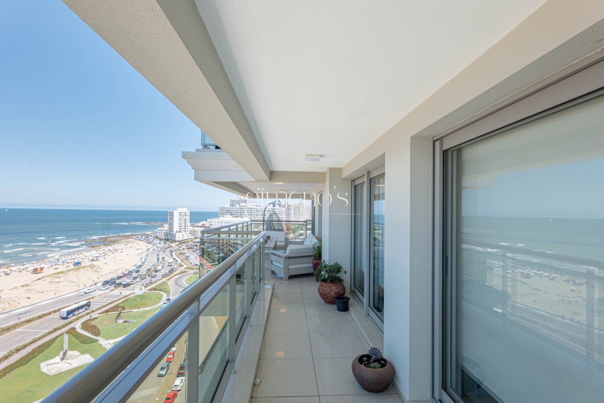 Apartamento ID.808 - Apartamento Semipiso de 4 Dormitorios en Venta - Punta del Este -Playa  Brava