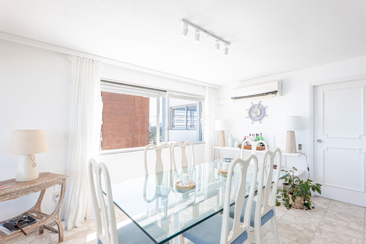 Apartamento ID.1079 - Apartamento en Venta 3 Dormitorios y Dependencia Playa Mansa Punta del Este