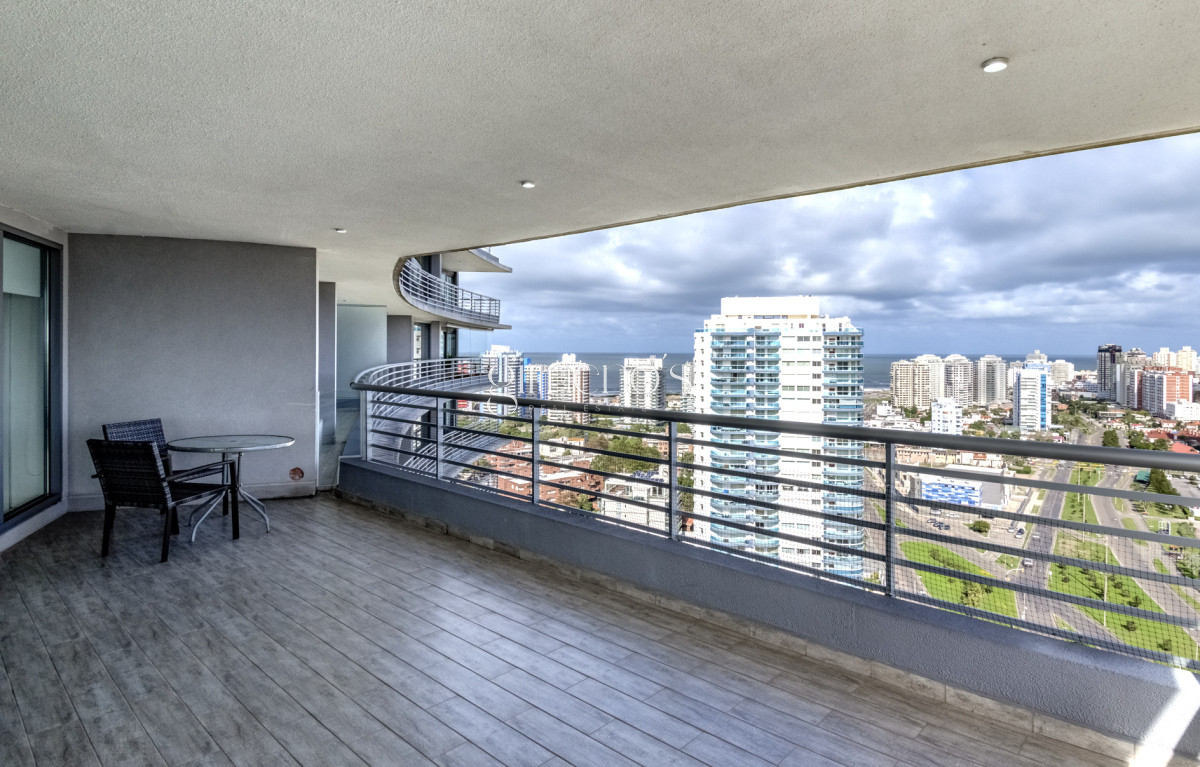 Apartamento ID.1 - Apartamento 3 Dormitorios en Suite, Mansa a 2 cuadras del Mar 