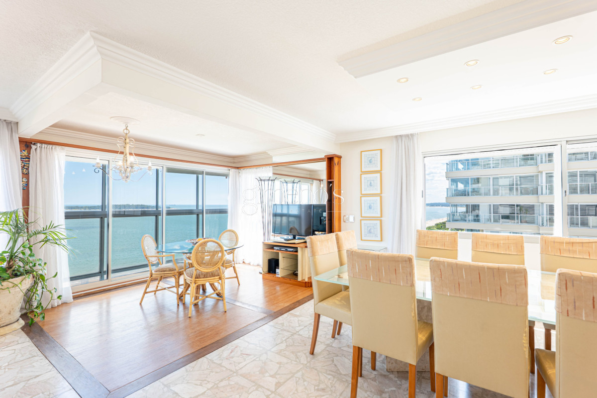 Apartamento ID.593 - Apartamento en Venta 3 Dormitorios - Playa Mansa- Punta del Este