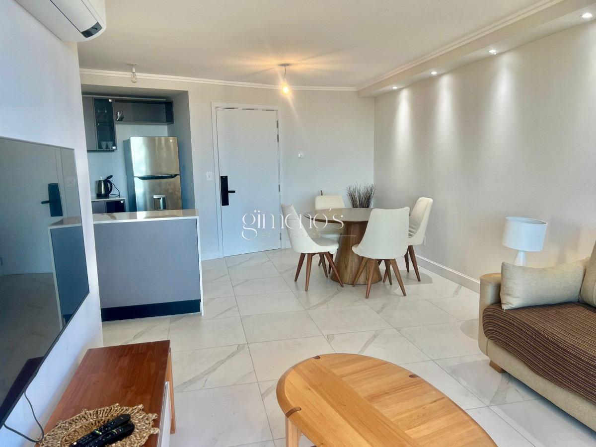 Apartamento ID.208 - Alquiler de Verano 2 Dormitorios Primera Línea al Mar Playa Mansa Punta del Este