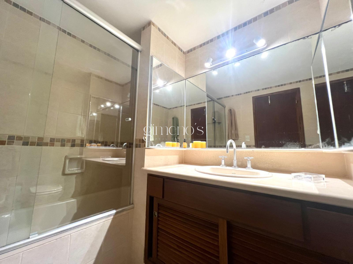 Apartamento ID.60 - Apartamento en Venta Primera Linea Playa Mansa 3 dormitorios