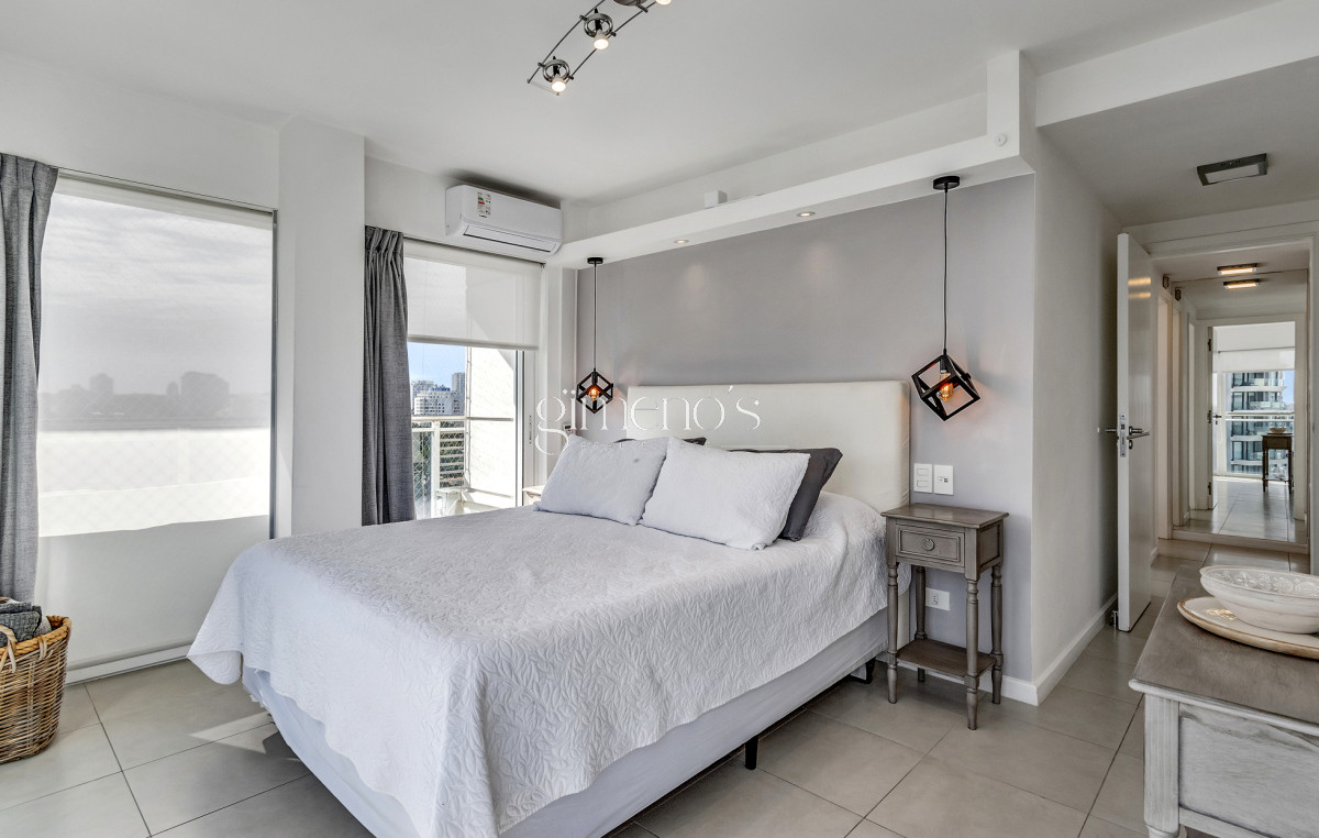 Apartamento ID.128 - Apartamento de 3 dormitorios en alquiler de Verano , Punta del Este , Playa Brava