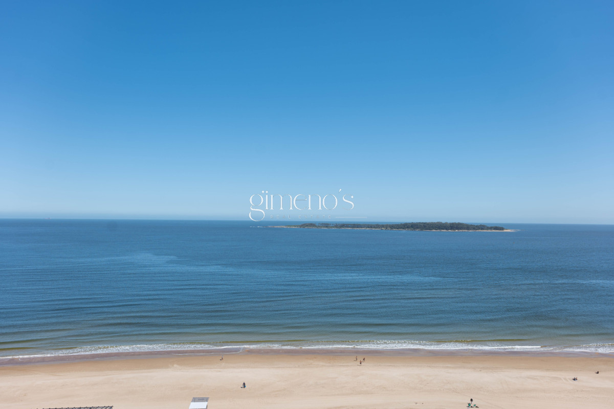 Apartamento ID.1079 - Apartamento en Venta 3 Dormitorios y Dependencia Playa Mansa Punta del Este