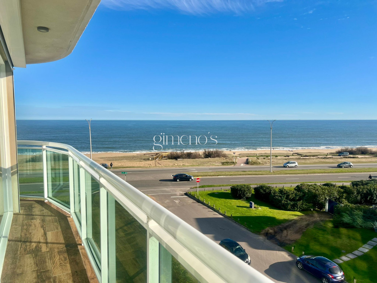 Apartamento ID.208 - Alquiler de Verano 2 Dormitorios Primera Línea al Mar Playa Mansa Punta del Este