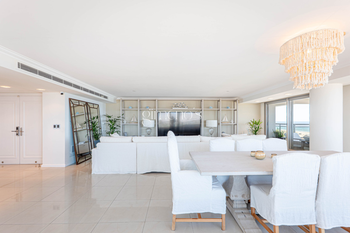 Apartamento ID.808 - Apartamento Semipiso de 4 Dormitorios en Venta - Punta del Este -Playa  Brava