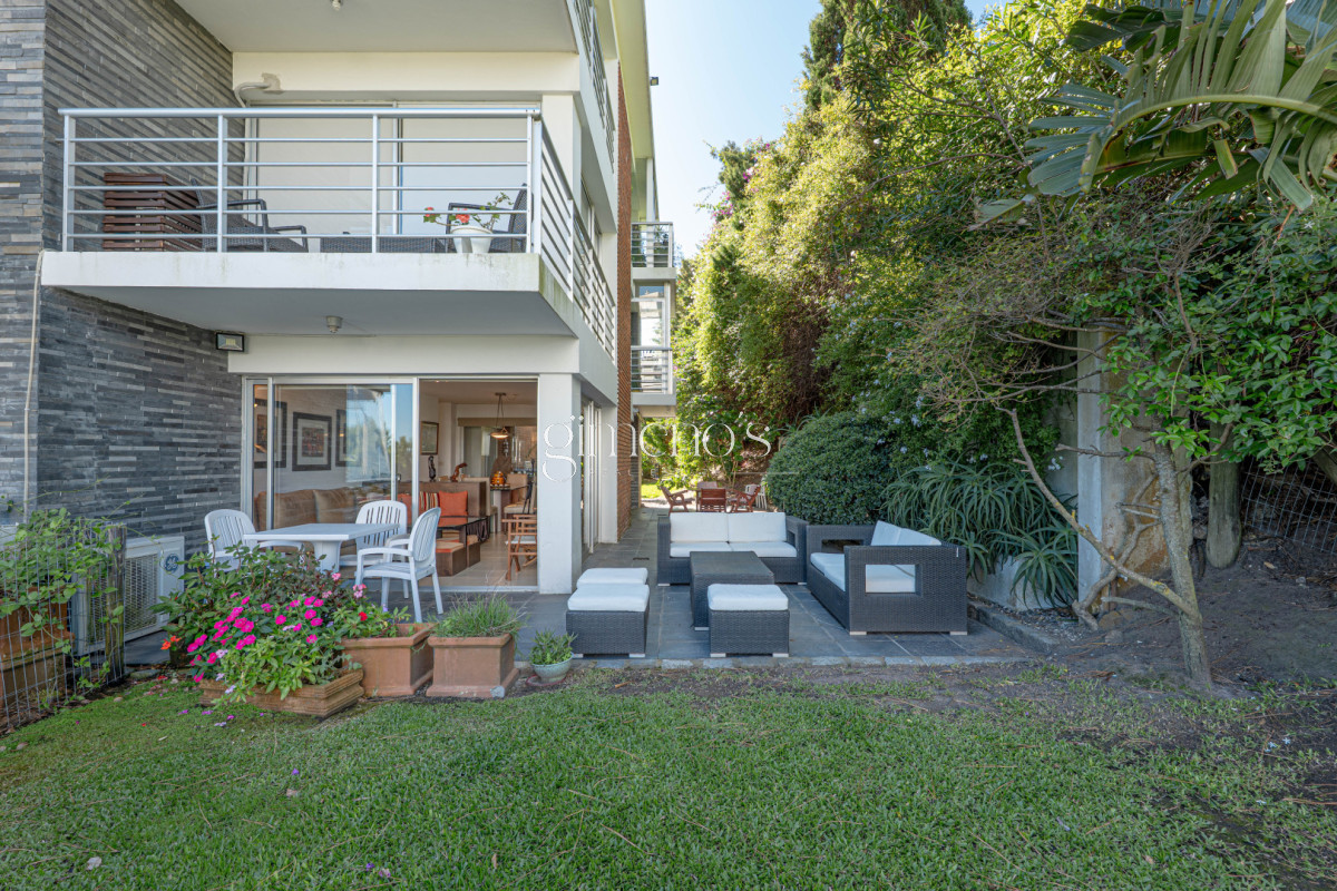 Apartamento ID.1141 - Apartamento en Venta 3 Dormitorios - Patio y Prrillero de uso exclusivo - Punta del Este - Playa Mansa