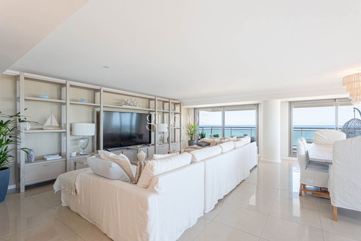 Apartamento ID.808 - Apartamento Semipiso de 4 Dormitorios en Venta - Punta del Este -Playa  Brava