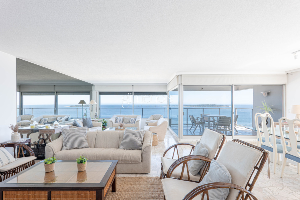 Apartamento ID.1079 - Apartamento en Venta 3 Dormitorios y Dependencia Playa Mansa Punta del Este