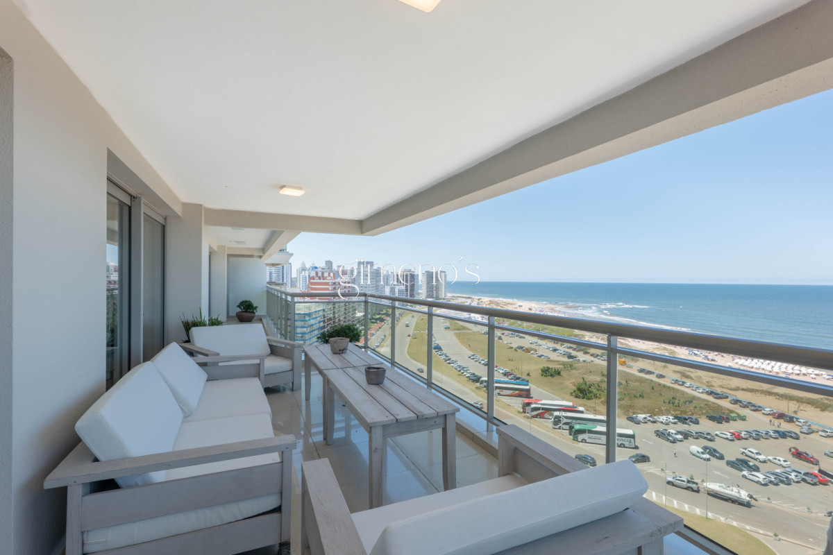 Apartamento ID.808 - Apartamento Semipiso de 4 Dormitorios en Venta - Punta del Este -Playa  Brava