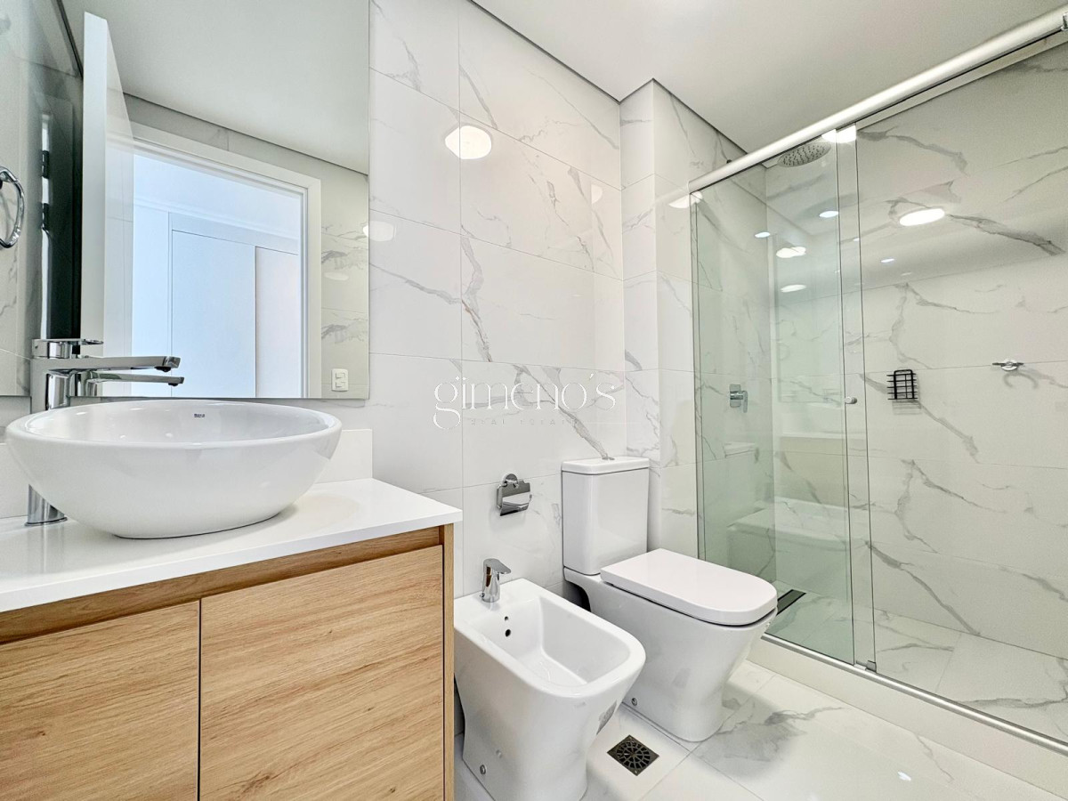 Apartamento ID.662 - Apartamento en alquiler temporario, 3 Dormitorios, Mansa- Punta del Este