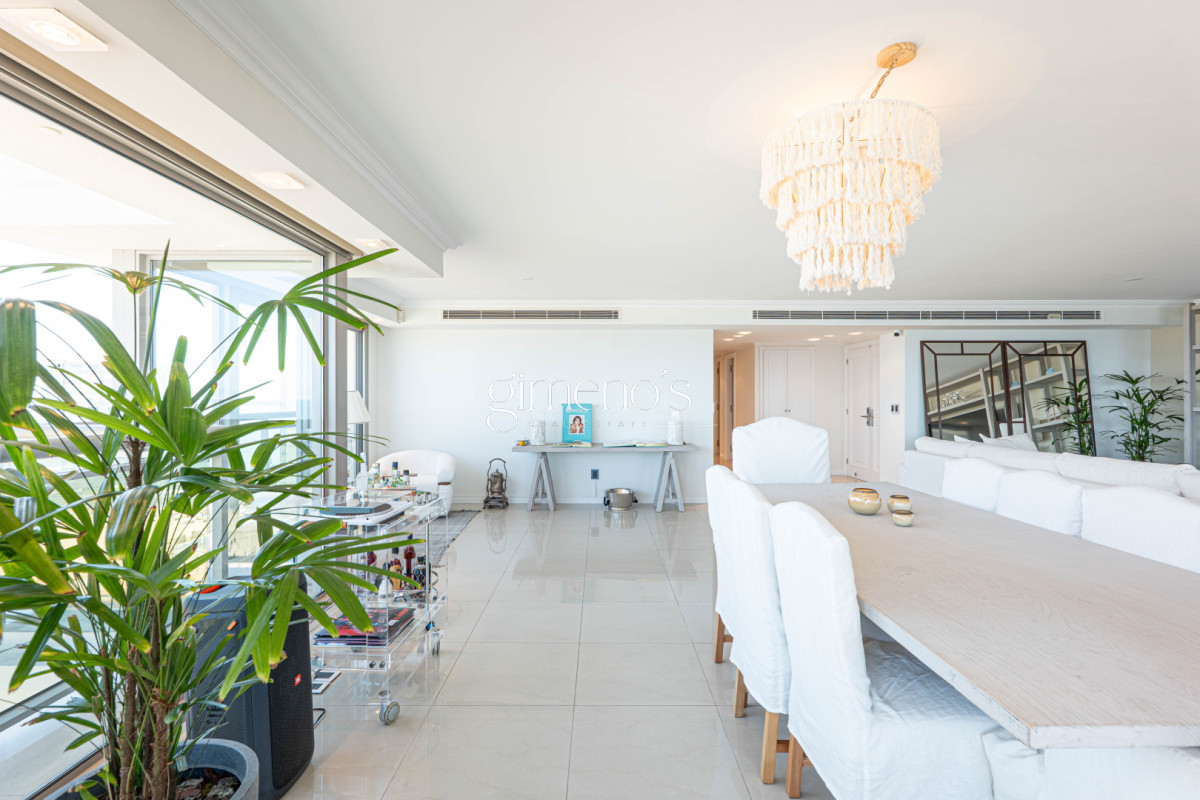 Apartamento ID.808 - Apartamento Semipiso de 4 Dormitorios en Venta - Punta del Este -Playa  Brava