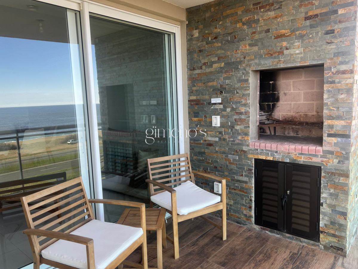 Apartamento ID.208 - Alquiler de Verano 2 Dormitorios Primera Línea al Mar Playa Mansa Punta del Este