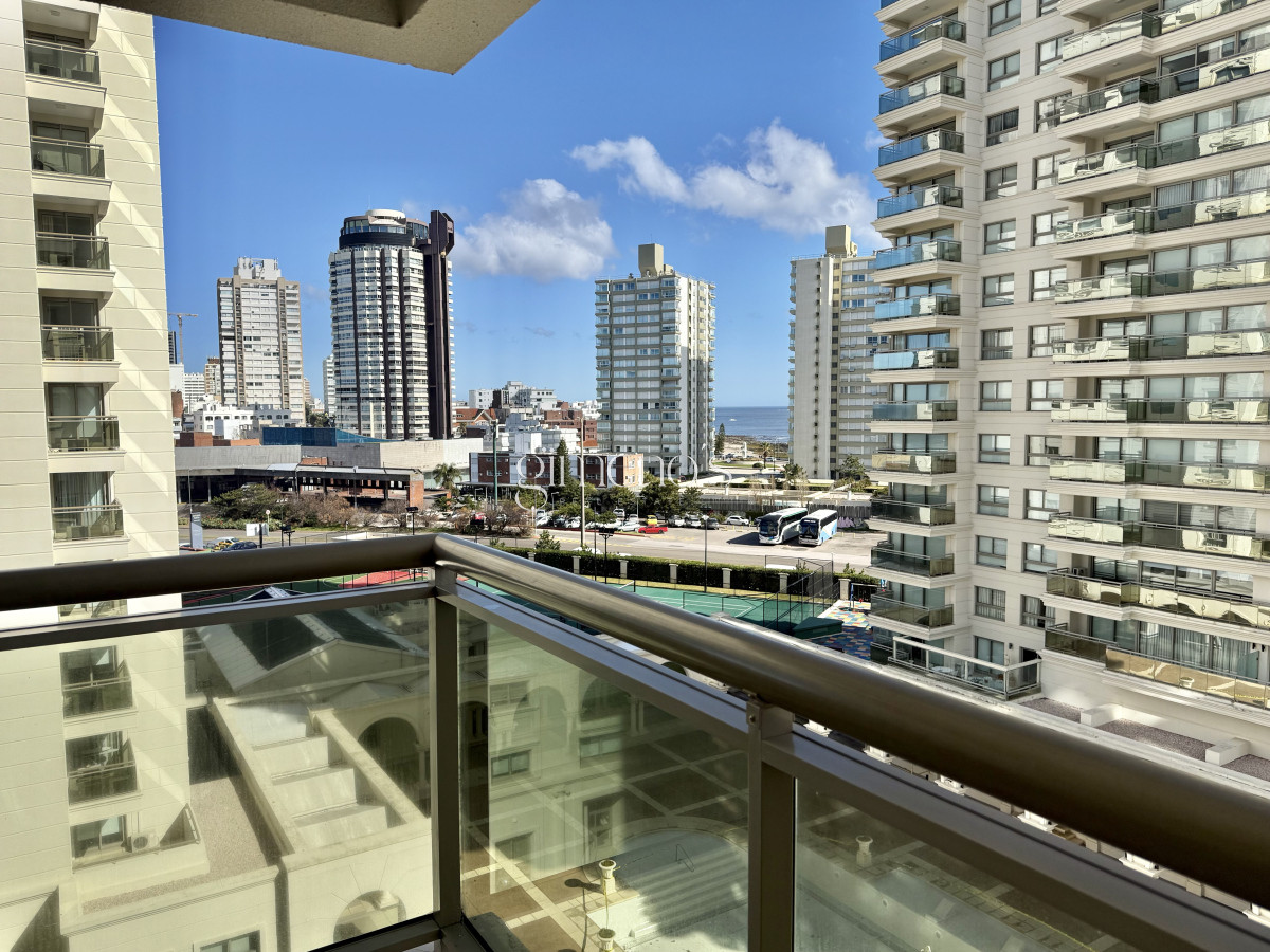Apartamento ID.90 - Venta apartamento 3 suites mas dependencia completa, Punta del Este, Edificio IMPERIALE 