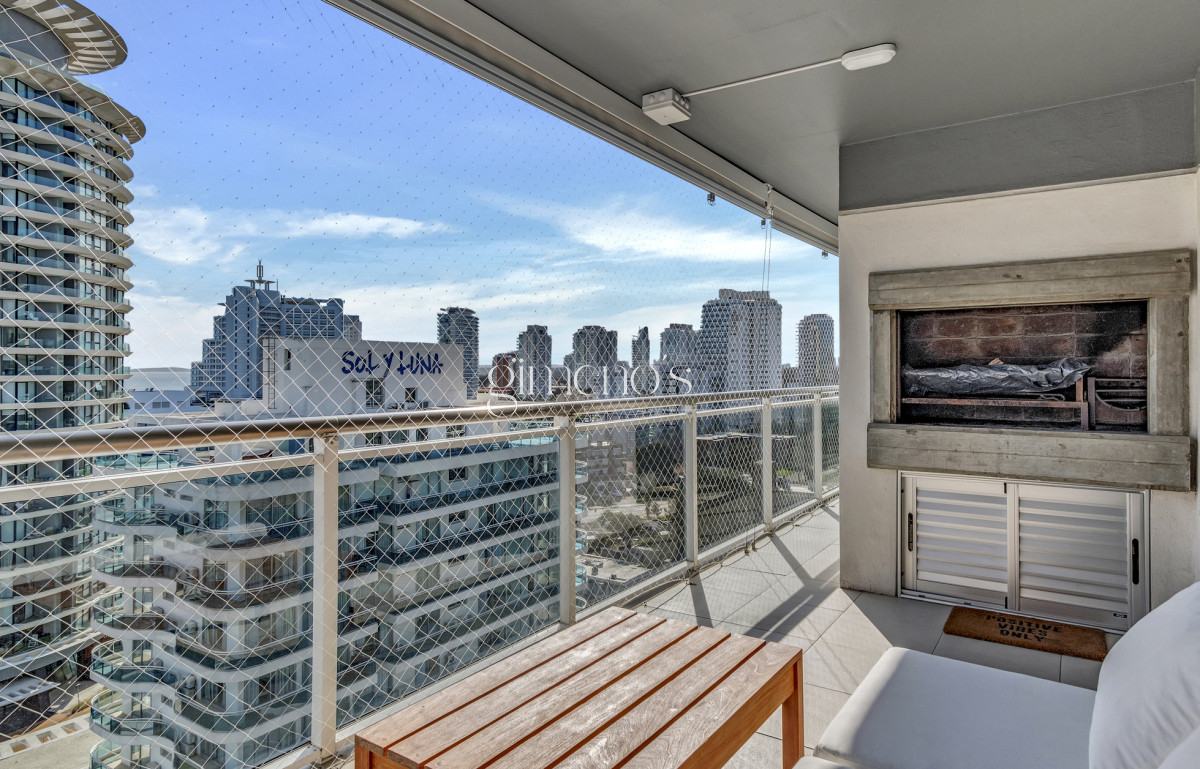 Apartamento ID.128 - Apartamento de 3 dormitorios en alquiler de Verano , Punta del Este , Playa Brava