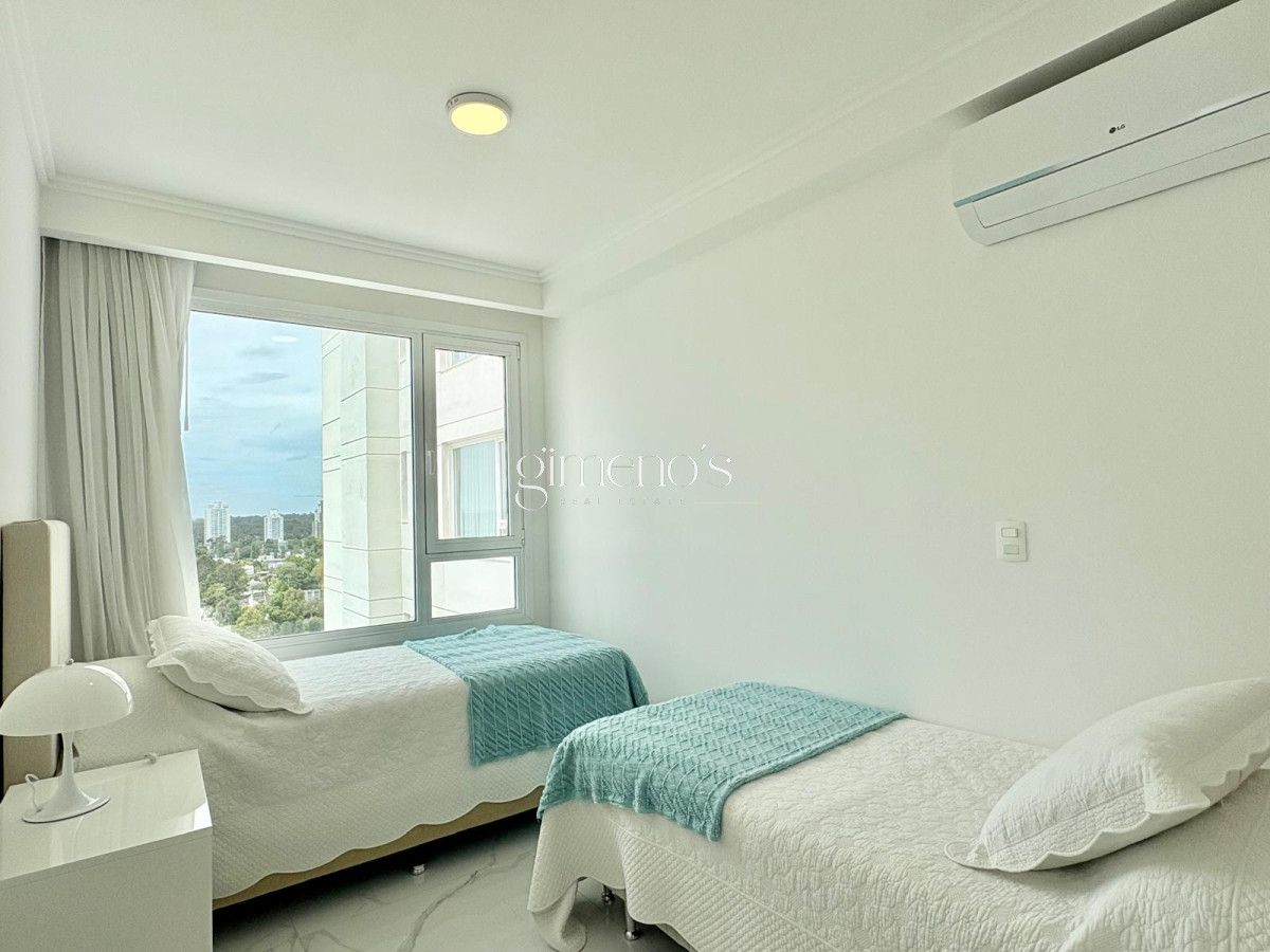 Apartamento ID.662 - Apartamento en alquiler temporario, 3 Dormitorios, Mansa- Punta del Este