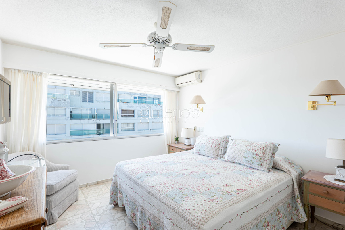 Apartamento ID.1079 - Apartamento en Venta 3 Dormitorios y Dependencia Playa Mansa Punta del Este