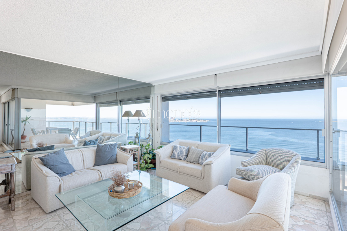 Apartamento ID.1079 - Apartamento en Venta 3 Dormitorios y Dependencia Playa Mansa Punta del Este