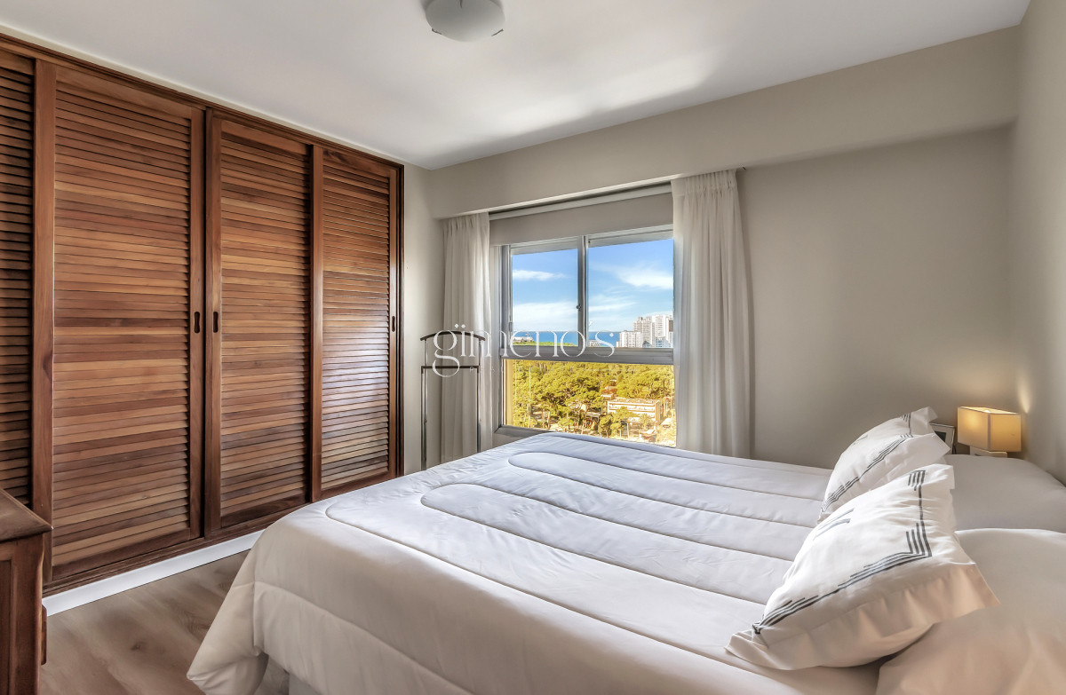 Apartamento ID.12 - Venta Apartamento 3 Dormitorios con Parrillero propio, Punta del Este, Roosevelt