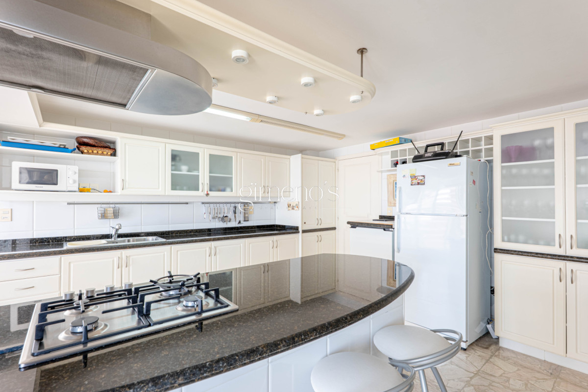 Apartamento ID.593 - Apartamento en Venta 3 Dormitorios - Playa Mansa- Punta del Este